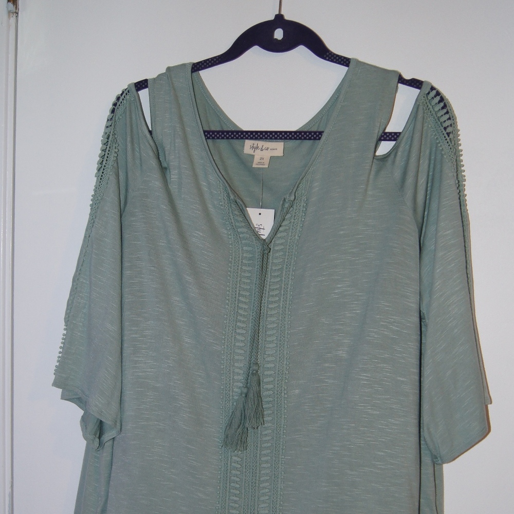 Style & Co cold shoulder top 3/4 sleeves